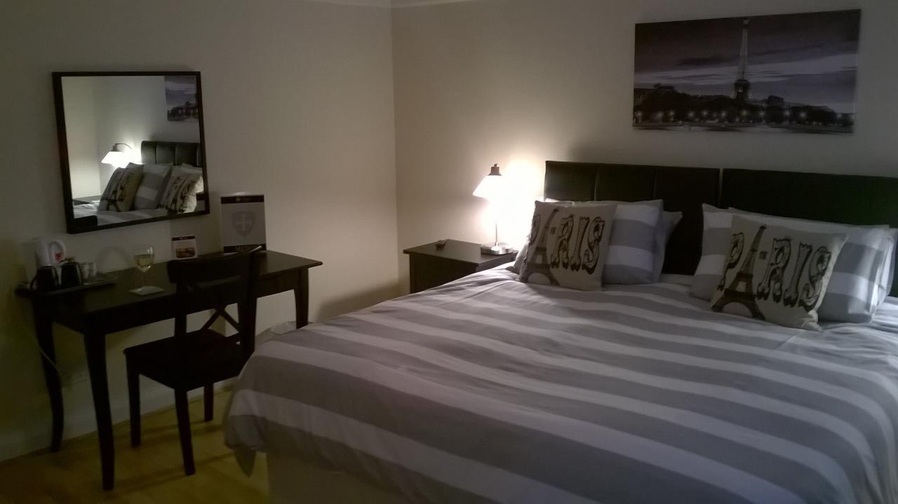 Upton Arms Hotel Понтефракт Экстерьер фото
