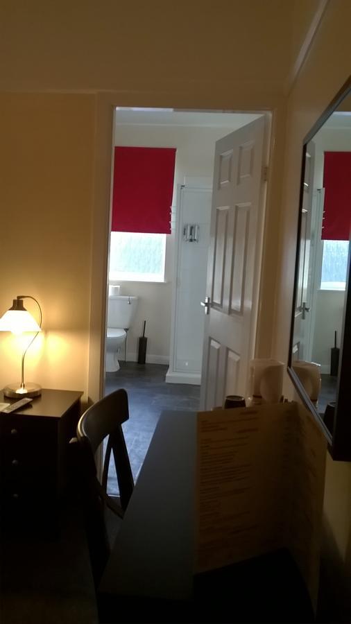 Upton Arms Hotel Понтефракт Экстерьер фото