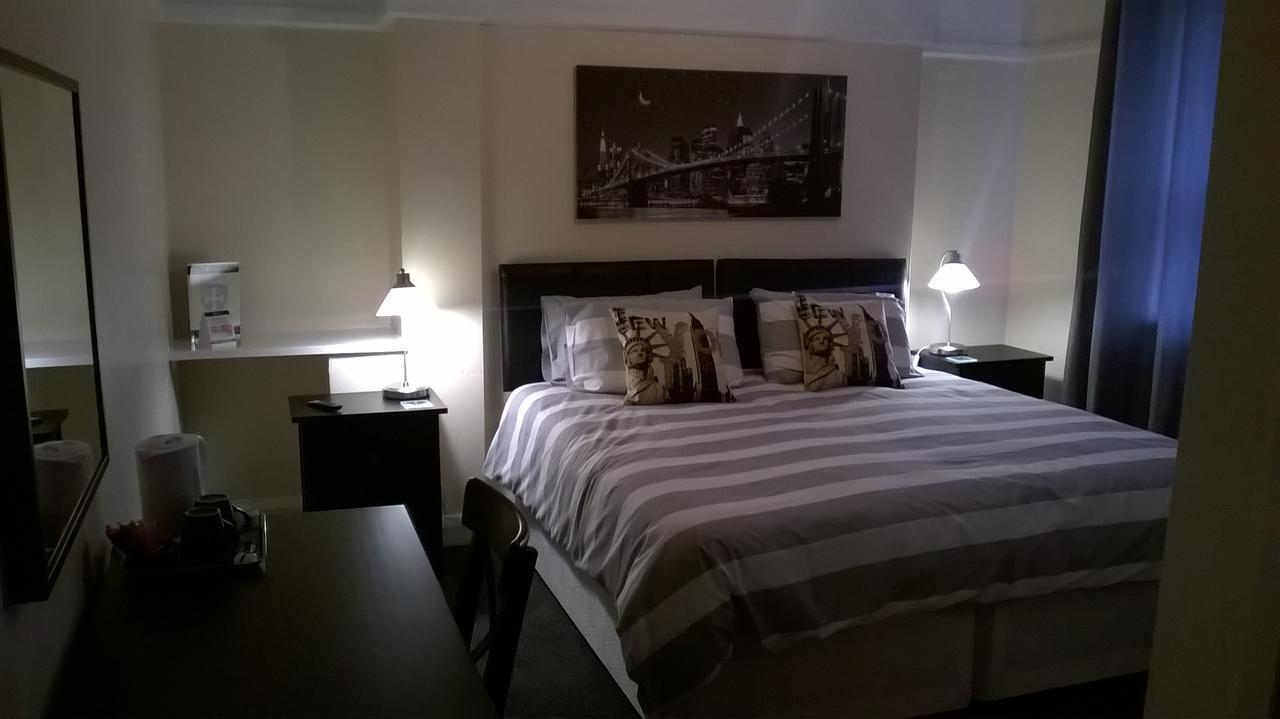 Upton Arms Hotel Понтефракт Экстерьер фото